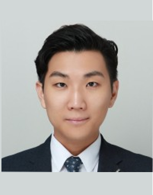  Associate Professor 사진